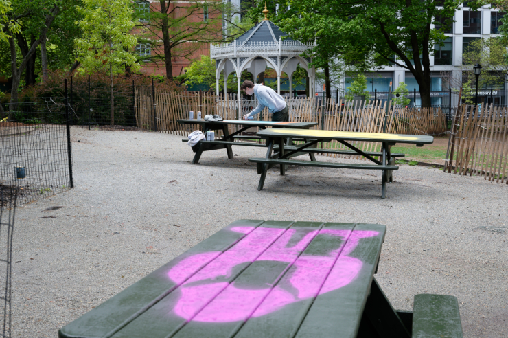 Sines worked quickly from one tabletop to the next and managed to complete the seven paintings in about four hours. Photo: Carl Glassman/Tribeca Trib